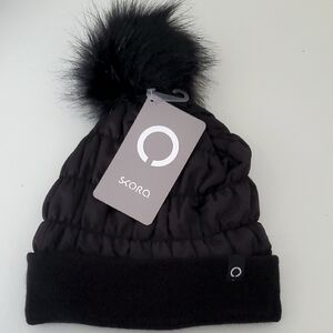 Black Beanie with Pom-Pom and Ribbed Knit Design